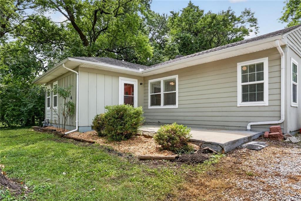 1st image of 7614 Woodson Rd, Raytown, MO 64138 | MLS# 2633201