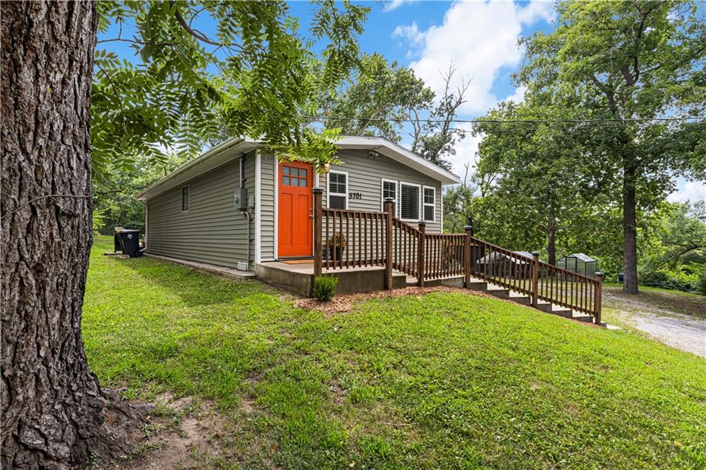 1st image of 5701 E 56th St, Kansas City, MO 64130 | MLS# 2633220