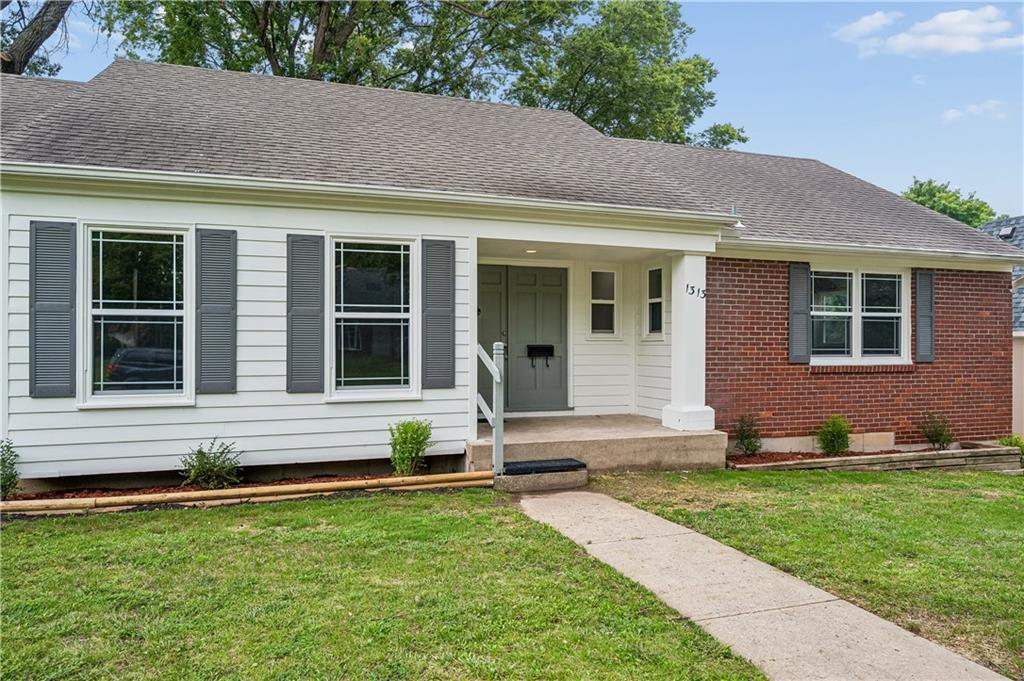 3rd image of 1313 E 98Th Ter, Kansas City, MO 64131 | MLS# 2633290