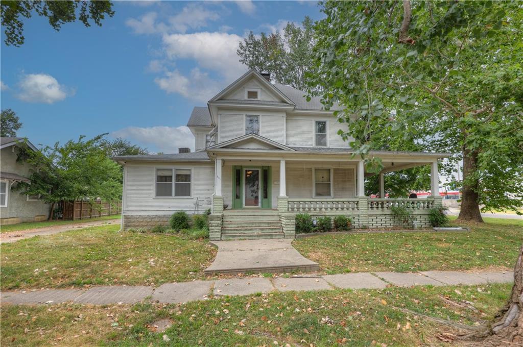 1st image of 301 W Pine St, Columbus, KS 66725 | MLS# 2633295
