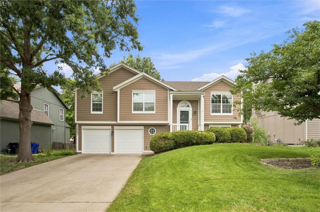 1st image of 15443 S Sturgeon Dr, Olathe, KS 66062 | MLS# 2633320