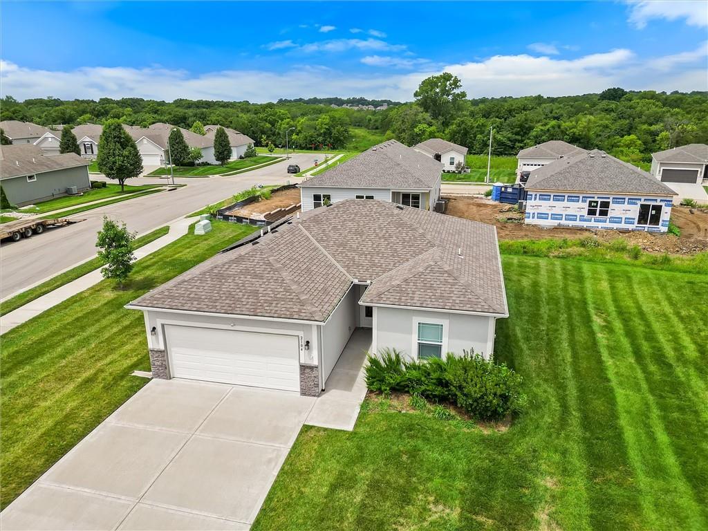 4th image of 2104 Crestview Pl, Raymore, MO 64083 | MLS# 2633322