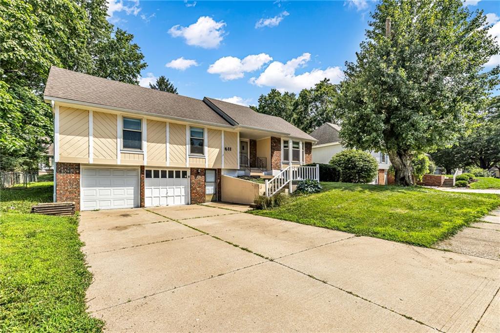 2nd image of 611 Sw Murray Rd, Lees Summit, MO 64081 | MLS# 2633335
