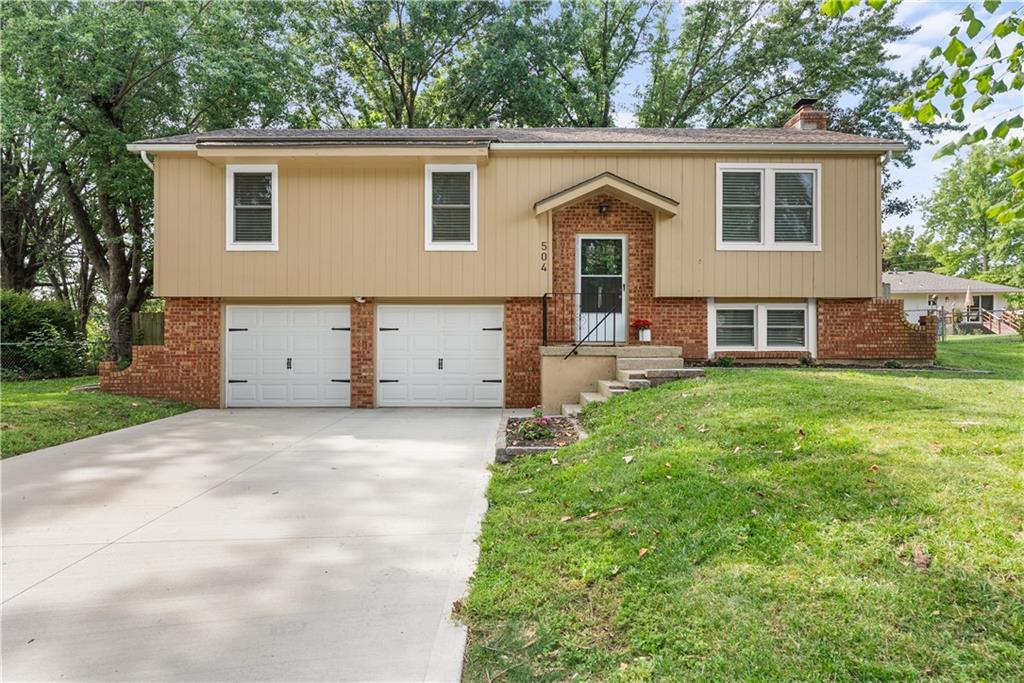 1st image of 504 Sw Killarney Ln, Blue Springs, MO 64014 | MLS# 2633339