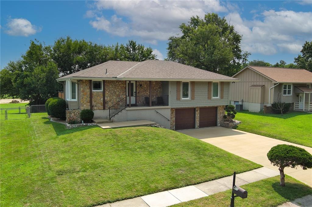 2nd image of 411 Se Claremont St, Lees Summit, MO 64063 | MLS# 2633355