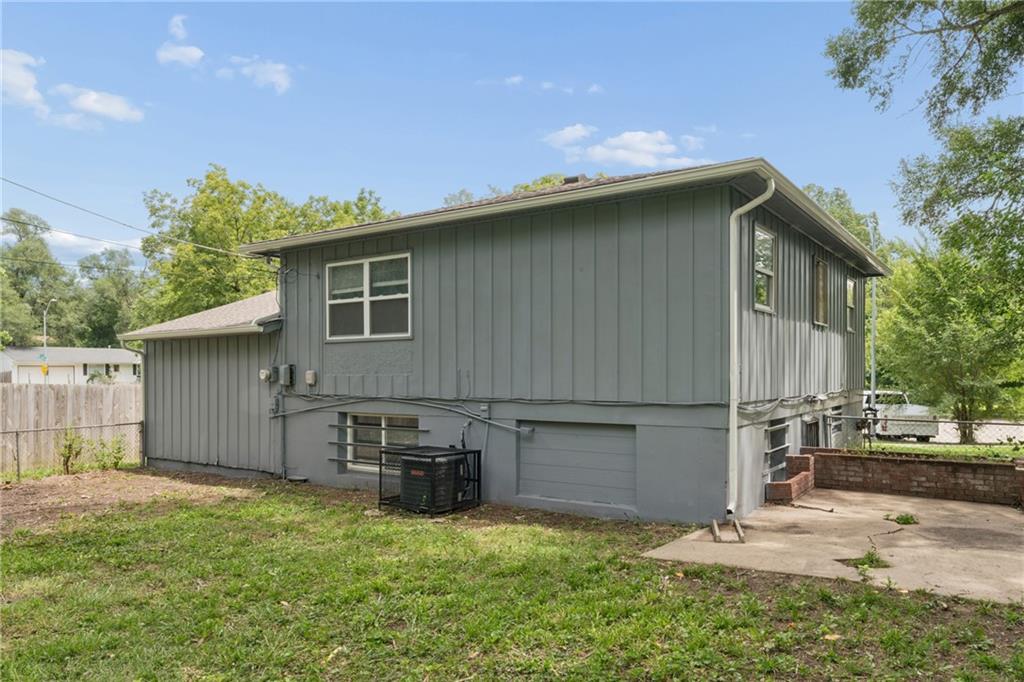 5th image of 9505 Spring Valley Rd, Kansas City, MO 64134 | MLS# 2633360