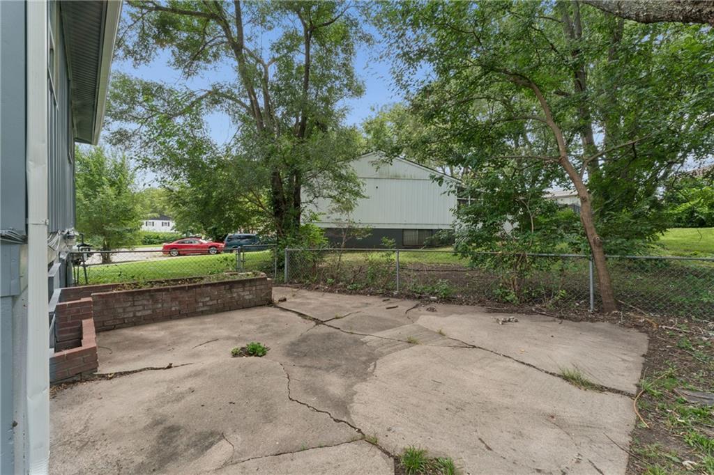 4th image of 9505 Spring Valley Rd, Kansas City, MO 64134 | MLS# 2633360