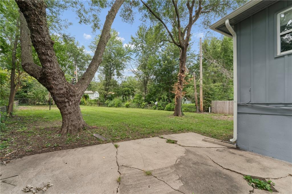 3rd image of 9505 Spring Valley Rd, Kansas City, MO 64134 | MLS# 2633360