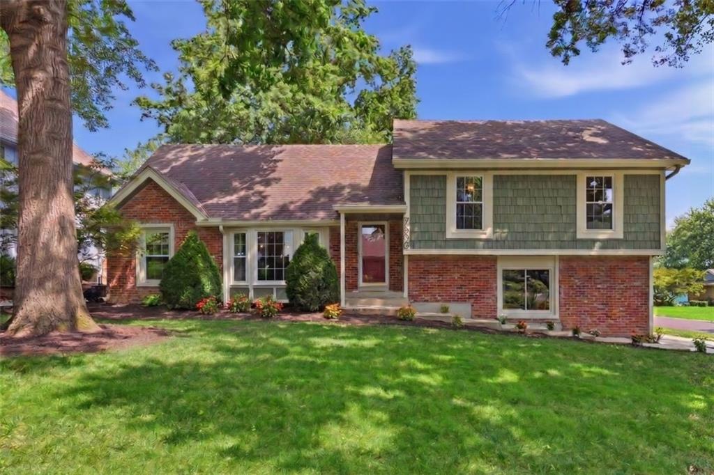 1st image of 7500 W 98th Ter, Overland Park, KS 66212 | MLS# 2633363