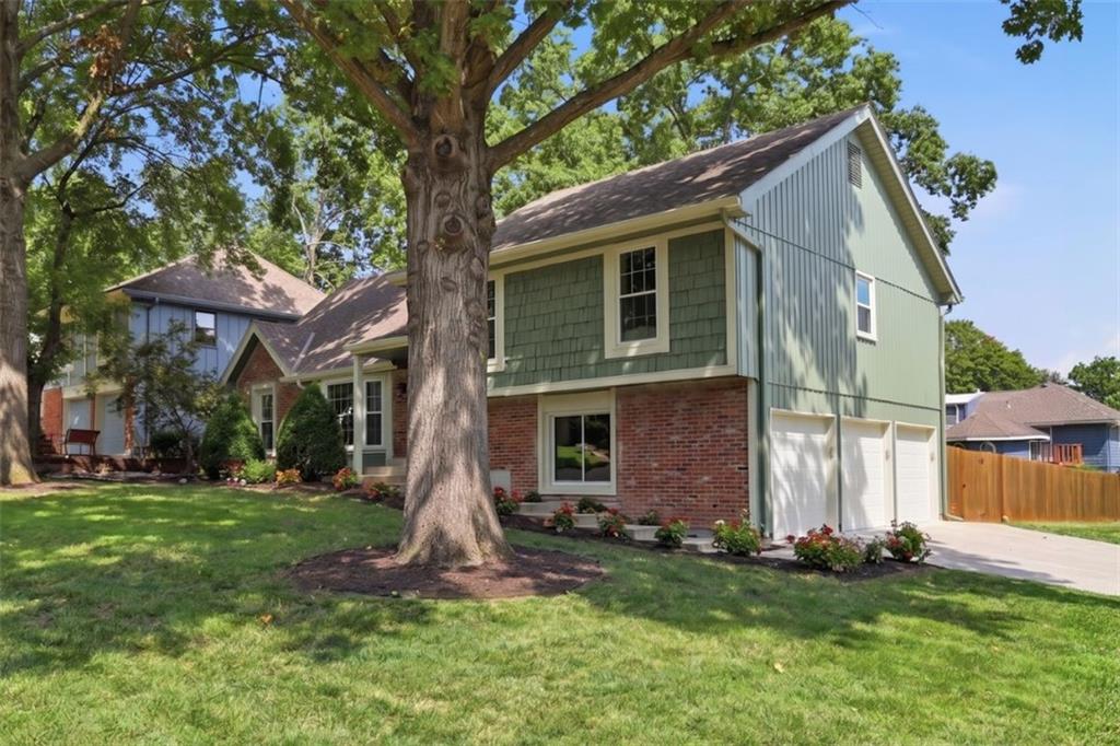 2nd image of 7500 W 98th Ter, Overland Park, KS 66212 | MLS# 2633363