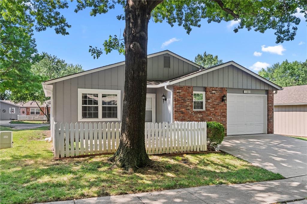 1st image of 11327 W 77th Ter, Shawnee, KS 66214 | MLS# 2633396