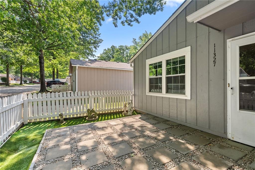 3rd image of 11327 W 77Th Ter, Shawnee, KS 66214 | MLS# 2633396