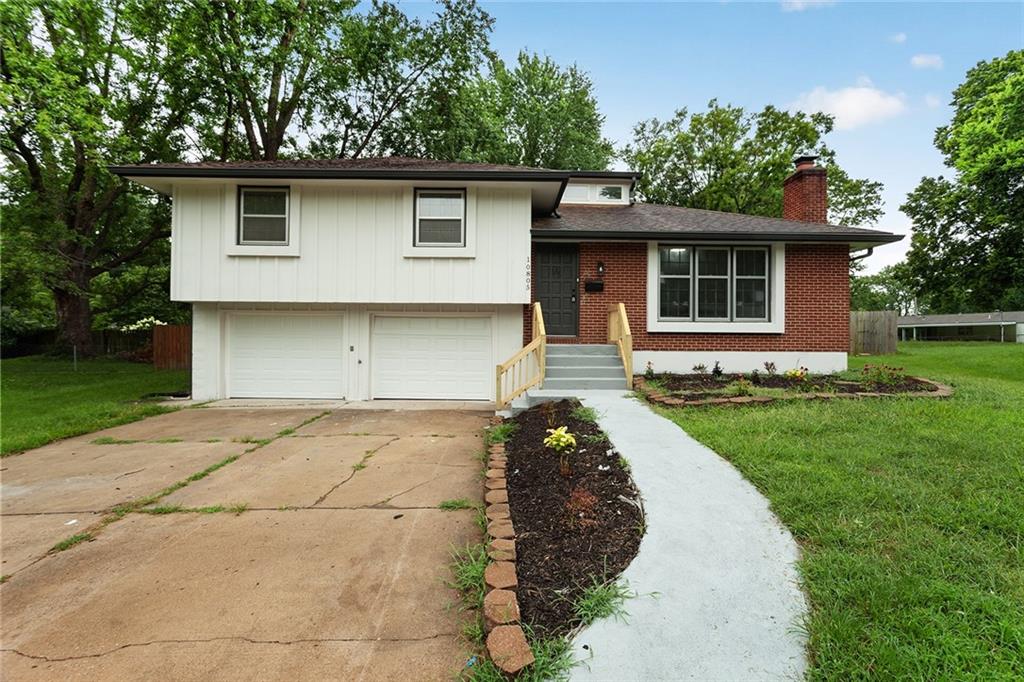 1st image of 10805 E 65th St, Raytown, MO 64133 | MLS# 2633415