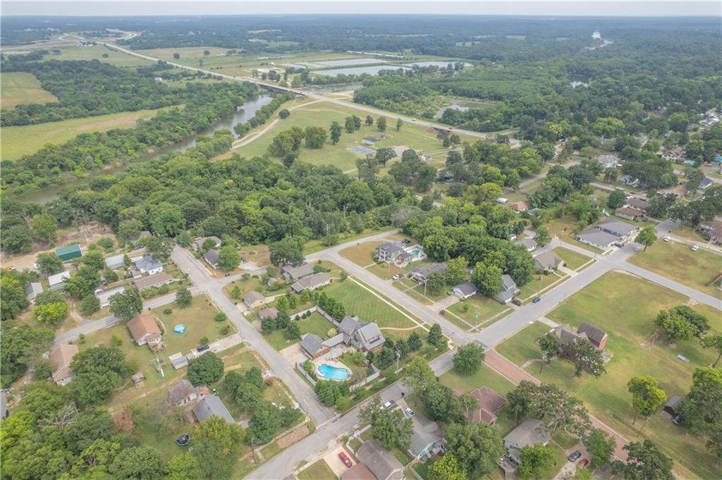 71st image of 608 E 8th St, Baxter Springs, KS 66713 | MLS# 2633422