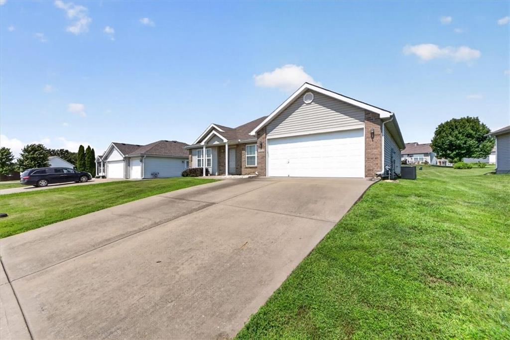 3rd image of 1104 Carlisle Dr, Raymore, MO 64083 | MLS# 2633438