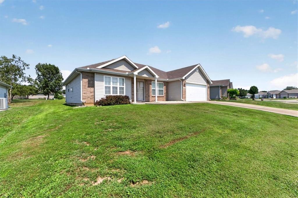 4th image of 1104 Carlisle Dr, Raymore, MO 64083 | MLS# 2633438