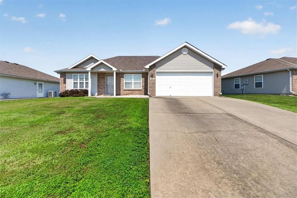 2nd image of 1104 Carlisle Dr, Raymore, MO 64083 | MLS# 2633438