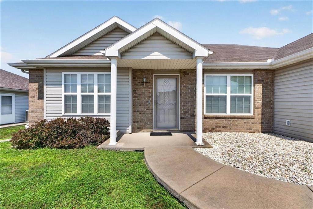 5th image of 1104 Carlisle Dr, Raymore, MO 64083 | MLS# 2633438