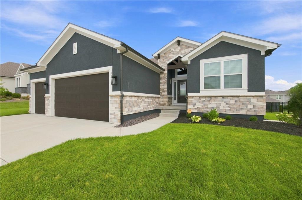 3rd image of 5755 Barn Hill Rd, Kansas City, MO 64152 | MLS# 2633441