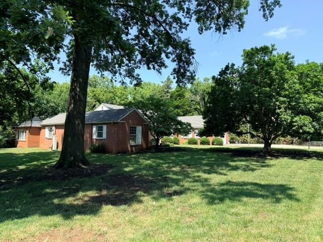 2nd image of 735 Sunset Dr, Lawrence, KS 66044 | MLS# 2633463