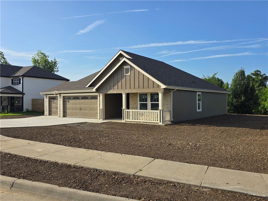1st image of 1602 Bluestem Dr, Ottawa, KS 66067 | MLS# 2633472