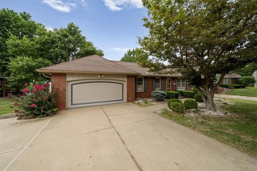 3rd image of 3826 Summit Ridge Dr, Independence, MO 64055 | MLS# 2633486