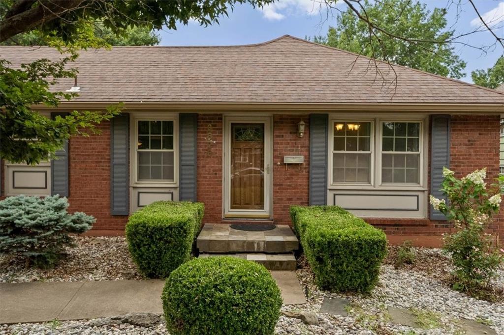 2nd image of 3826 Summit Ridge Dr, Independence, MO 64055 | MLS# 2633486