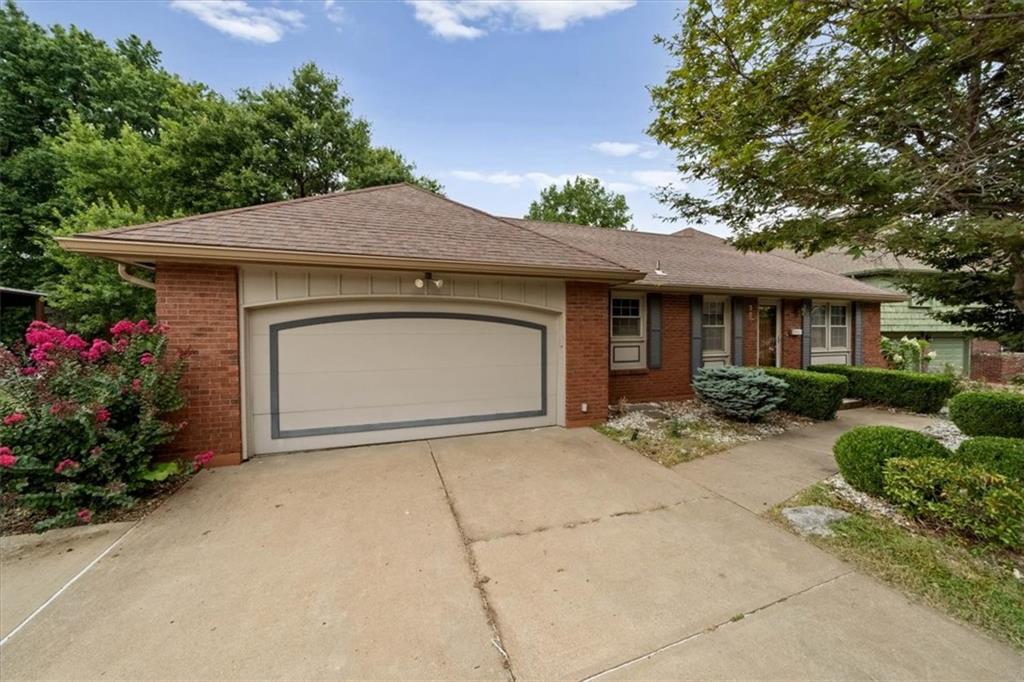 1st image of 3826 Summit Ridge Dr, Independence, MO 64055 | MLS# 2633486