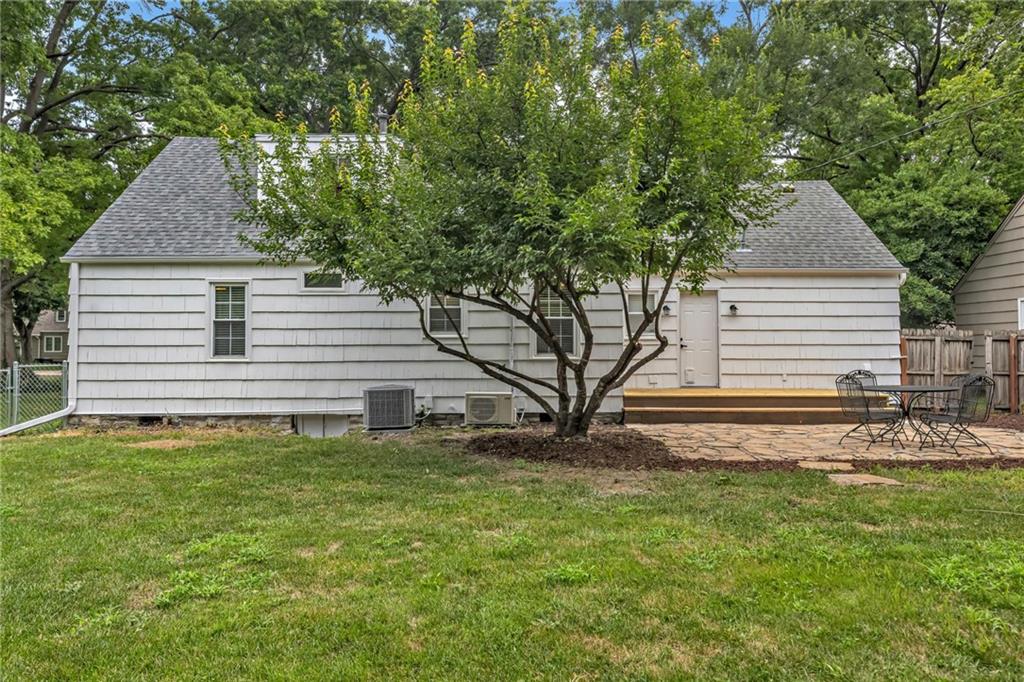3rd image of 6407 W 80Th Ter, Overland Park, KS 66204 | MLS# 2633516
