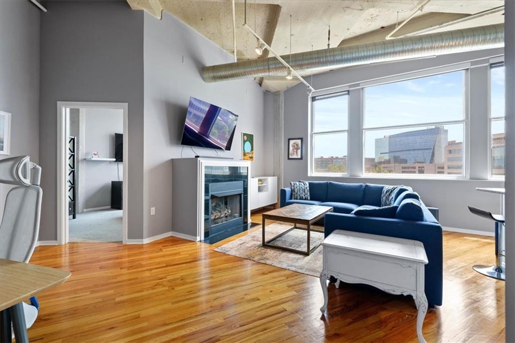 4th image of 2107 Grand Blvd #909, Kansas City, MO 64108 | MLS# 2633559