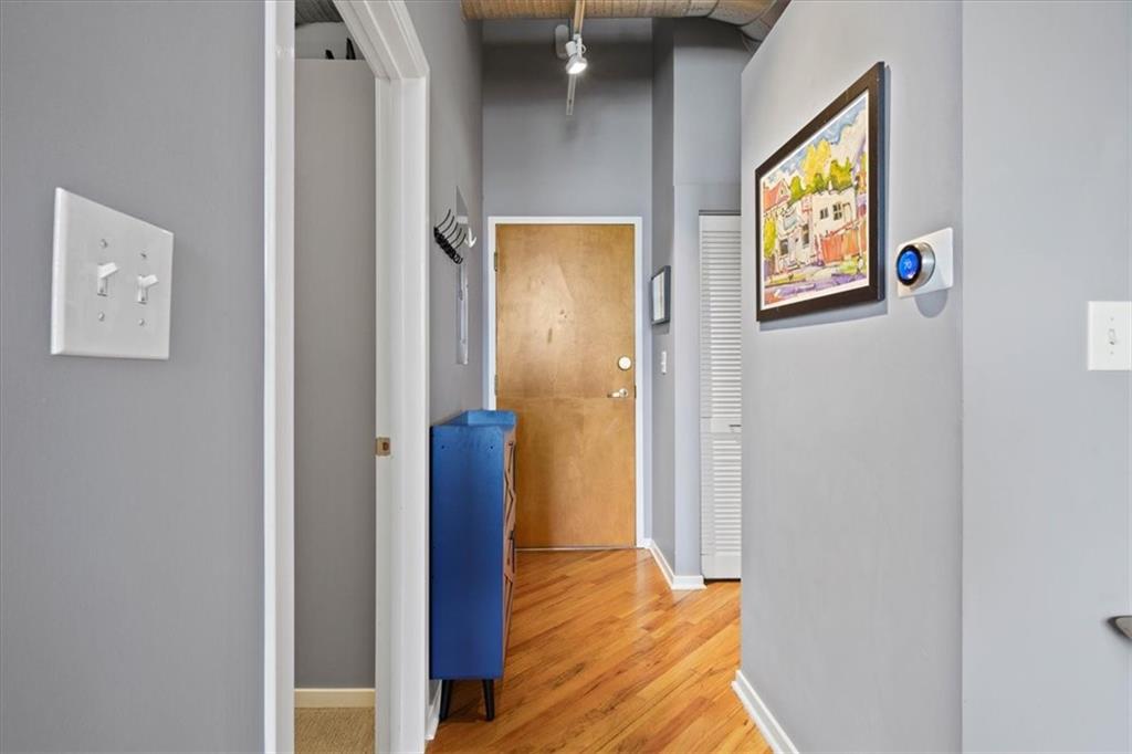 3rd image of 2107 Grand Blvd #909, Kansas City, MO 64108 | MLS# 2633559