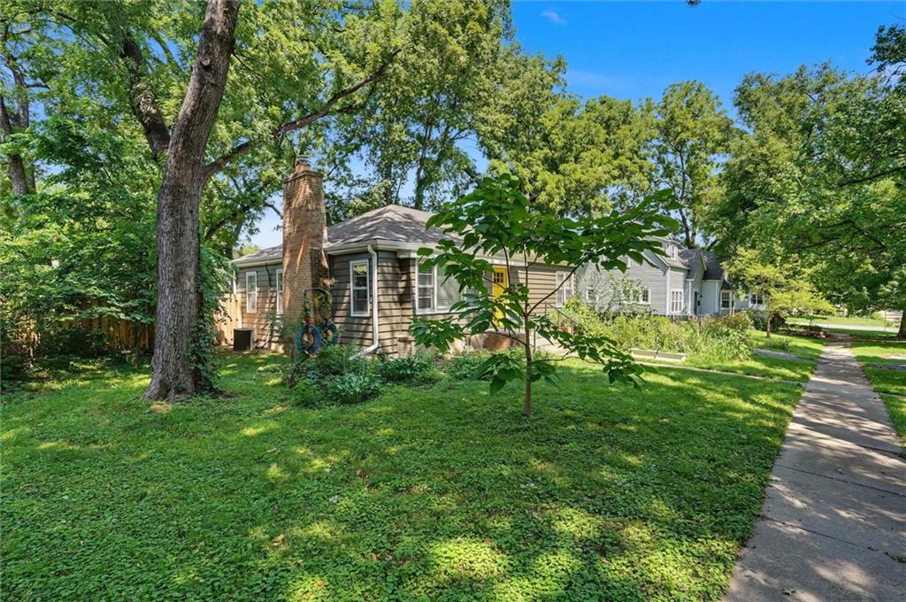 4th image of 709 Illinois St, Lawrence, KS 66044 | MLS# 2633560