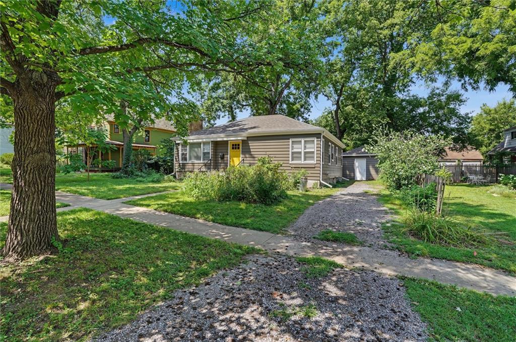 2nd image of 709 Illinois St, Lawrence, KS 66044 | MLS# 2633560