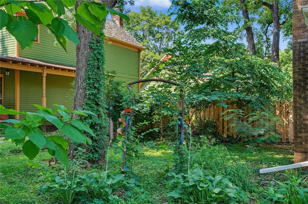 5th image of 709 Illinois St, Lawrence, KS 66044 | MLS# 2633560