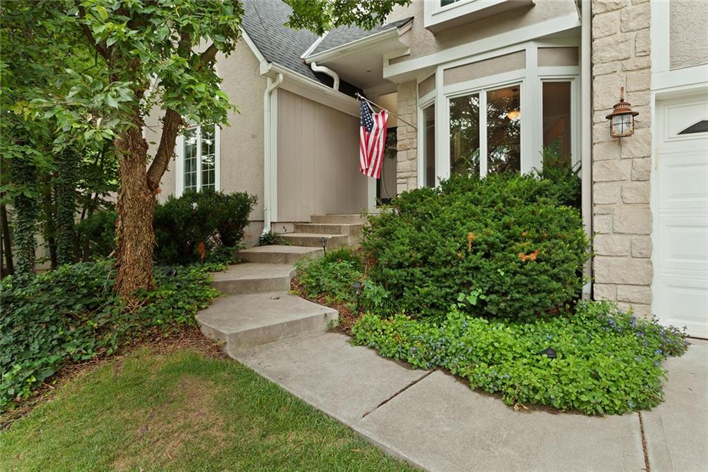 3rd image of 7560 Eicher Dr, Shawnee, KS 66217 | MLS# 2633624