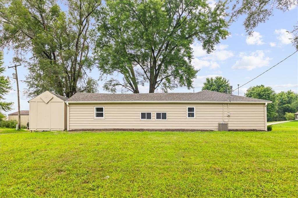 4th image of 705 Yoeke St, Tonganoxie, KS 66086 | MLS# 2633649