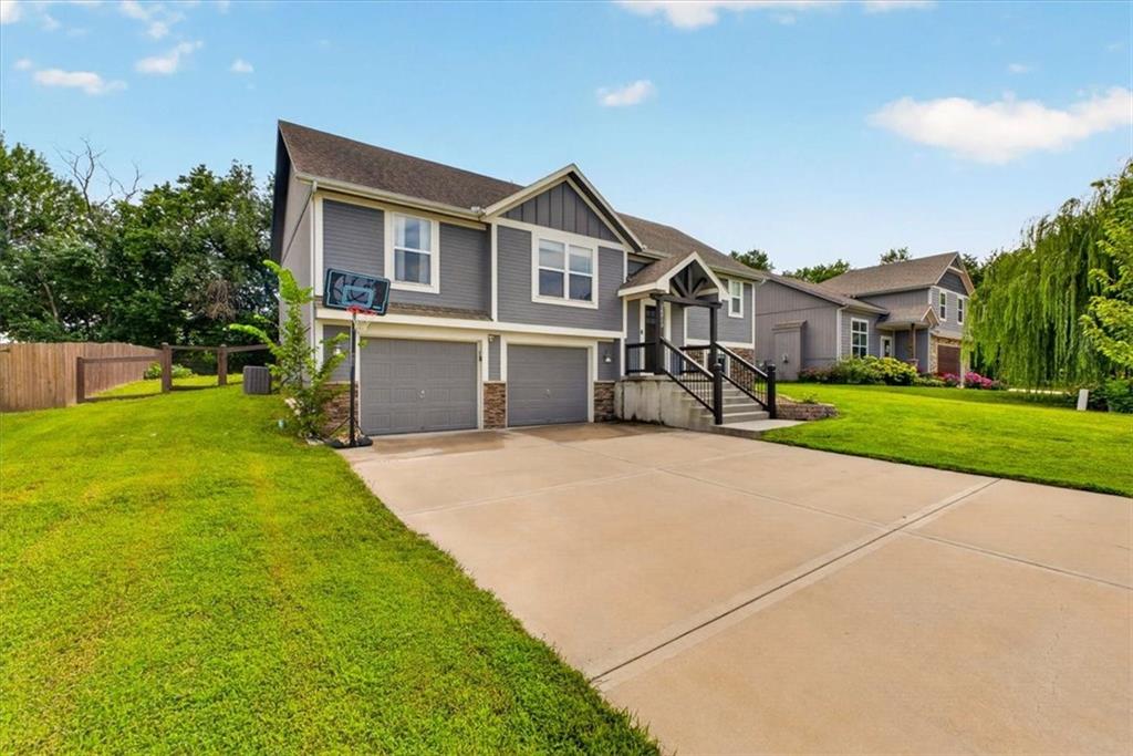 3rd image of 16913 Juniper Dr, Basehor, KS 66007 | MLS# 2633700