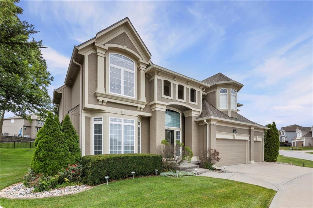 2nd image of 1441 Ne Daltons Ridge Dr, Lees Summit, MO 64064 | MLS# 2633729