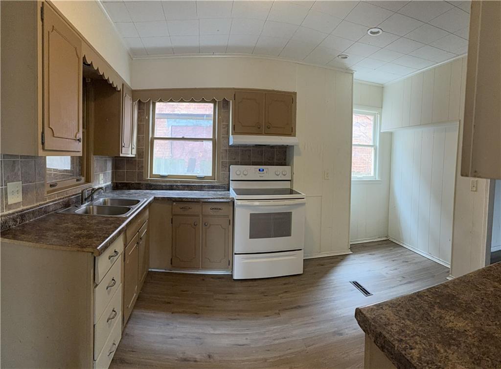 4th image of 113 N 17Th St, St Joseph, MO 64501 | MLS# 2633772
