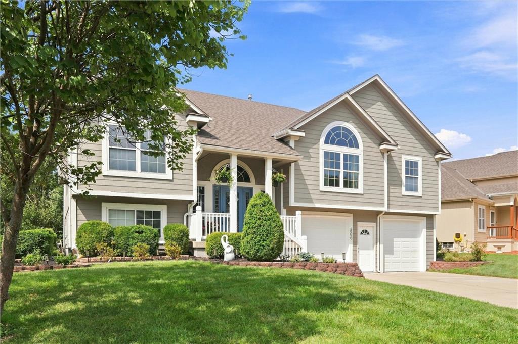 2nd image of 806 Sw 34th Ter, Lees Summit, MO 64082 | MLS# 2633812