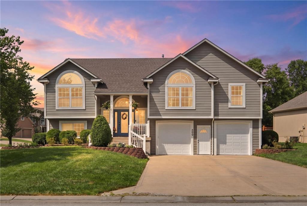 1st image of 806 Sw 34th Ter, Lees Summit, MO 64082 | MLS# 2633812