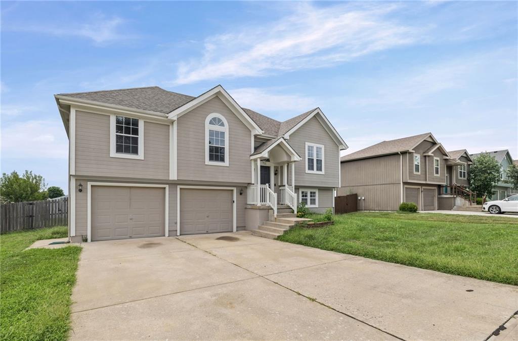 2nd image of 712 S Sunset Ln, Raymore, MO 64083 | MLS# 2633815