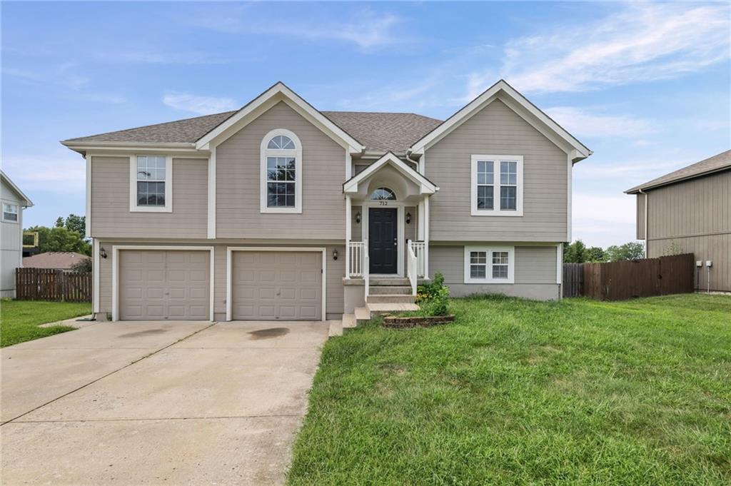 1st image of 712 S Sunset Ln, Raymore, MO 64083 | MLS# 2633815