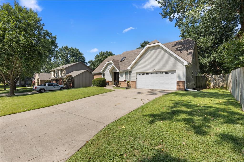 2nd image of 6516 Rosehill Rd, Shawnee, KS 66216 | MLS# 2633835