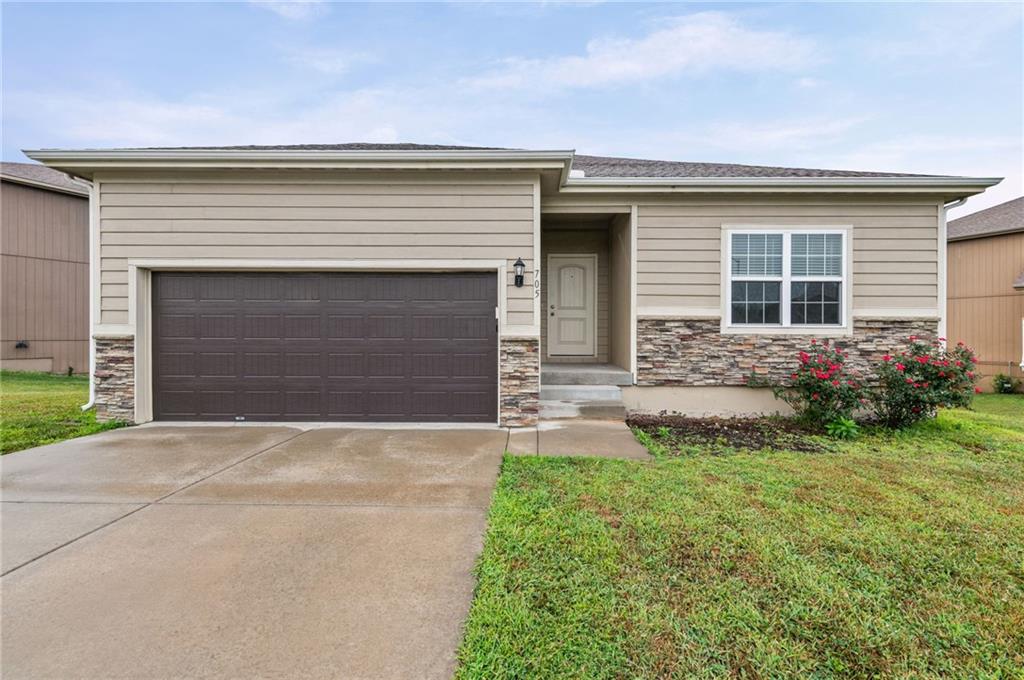 1st image of 705 Nw 111th Ter, Kansas City, MO 64155 | MLS# 2633862