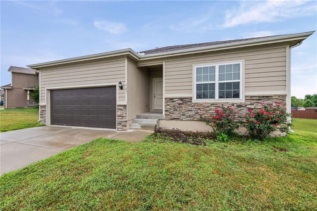3rd image of 705 Nw 111Th Ter, Kansas City, MO 64155 | MLS# 2633862