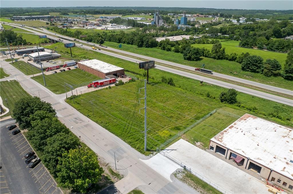 3rd image of 3702 S Leonard Rd, Saint Joseph, MO 64503 | MLS# 2633879
