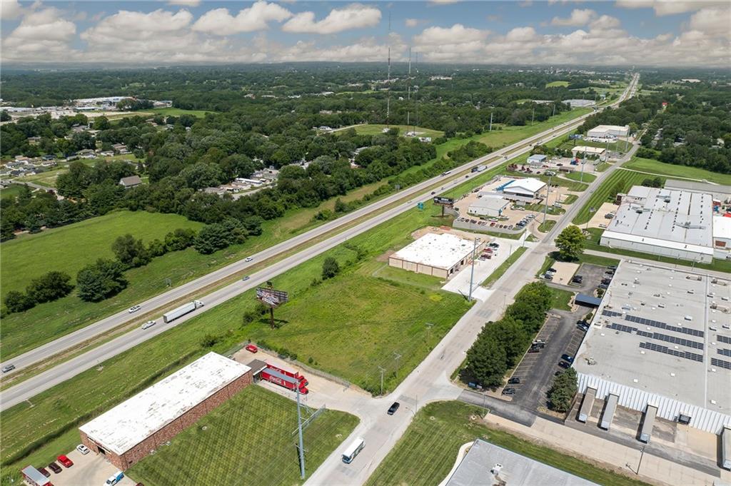 9th image of 3702 S Leonard Rd, Saint Joseph, MO 64503 | MLS# 2633879