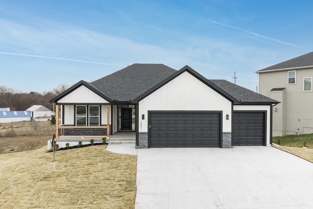 1st image of 15618 Austin Ct, Basehor, KS 66007 | MLS# 2633909