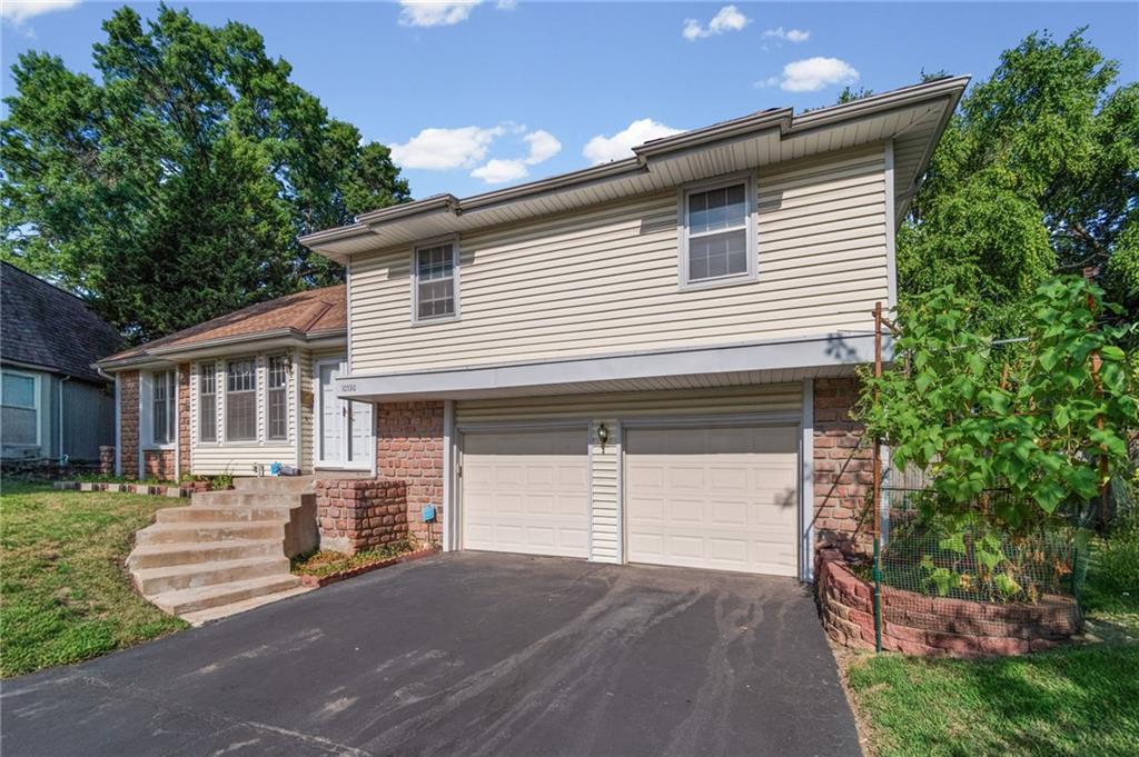 2nd image of 10530 Wedd St, Overland Park, KS 66212 | MLS# 2633911